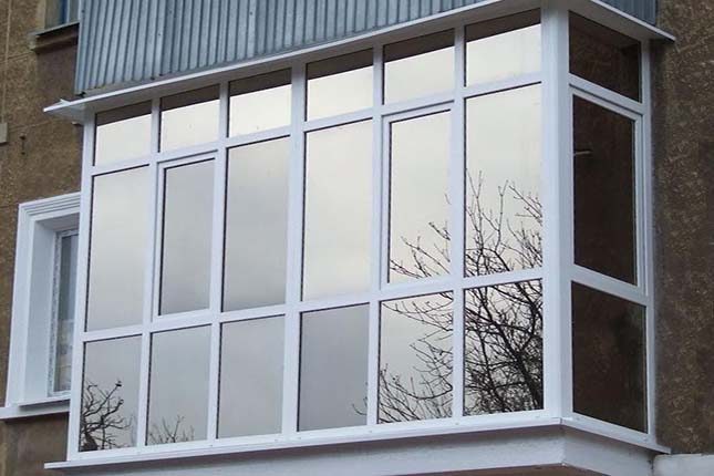 Панорамное остекление балкона - зеркальные стеклопакеты